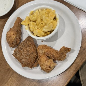 Les Sisters' Southern Kitchen - Three Piece Fried Chicken - Cajun/Creole Near Me - Winnetka, California