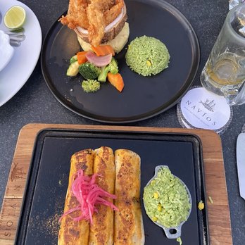 Navíos - Coconut shrimp and lobster tacos. - Mexican Near Me - Cancún, ROO Navíos - Coconut shrimp and lobster tacos. - Mexican Near Me - Cancún, ROO