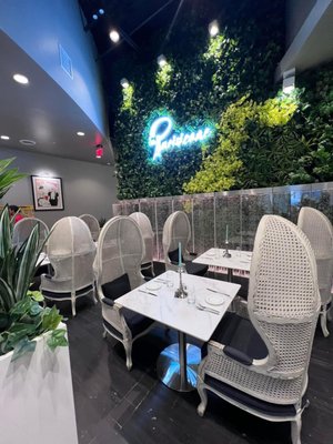 La Parisienne French Bistro by null
