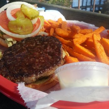 Big Daddy's Grill - Burger and sweet potato fries - Seafood Near Me - Fairhope, Alabama