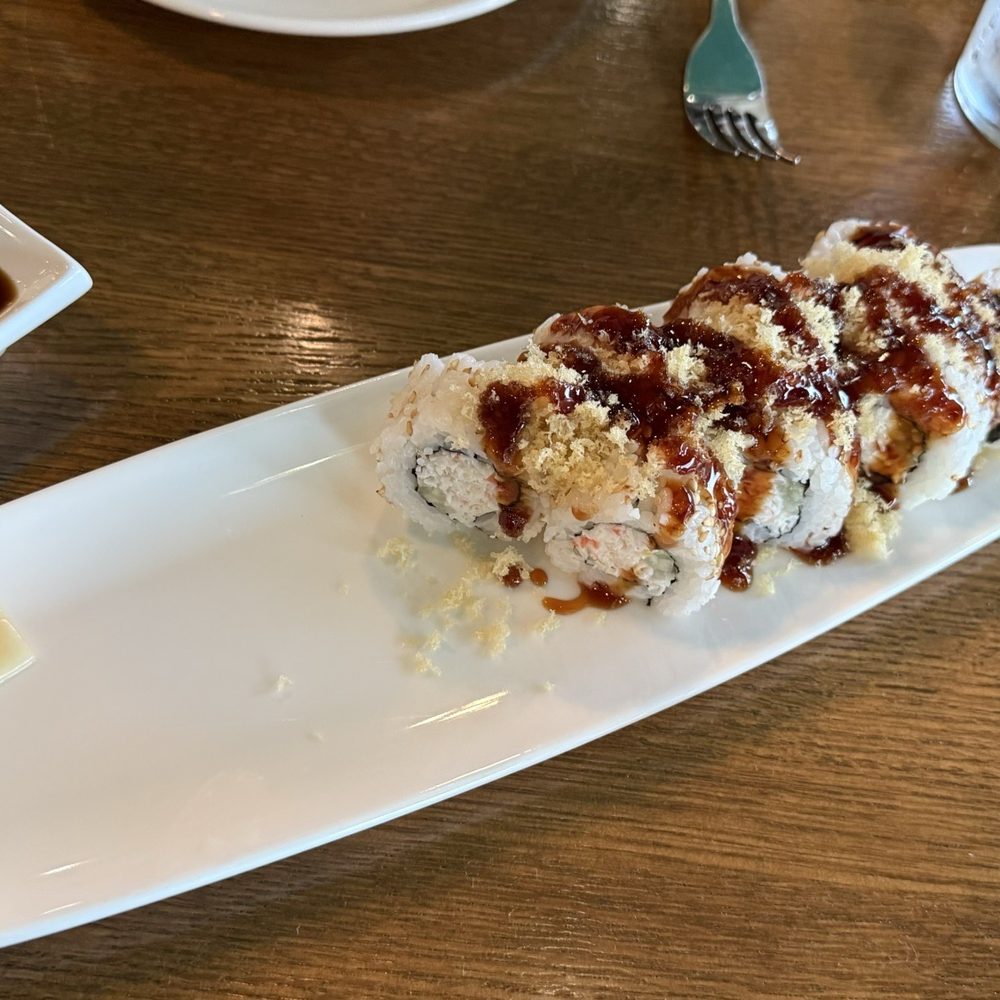 Kona Grill - Tigard - Sushi roll crab crunch - Sushi Bars Near Me - Tigard, Oregon Kona Grill - Tigard - Sushi roll crab crunch - Sushi Bars Near Me - Tigard, Oregon