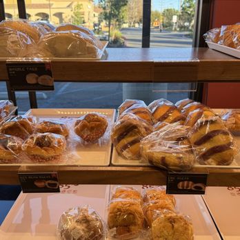 85°C Bakery Cafe-Simi Valley - 85 Degrees Cakes, Pastries and Cookies - Coffee & Tea Near Me - Simi Valley, California