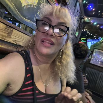 Flanigan's - Hialeah - Waiting to get seated - Seafood Near Me - Hialeah, Florida