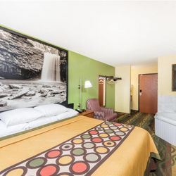 Super 8 by Wyndham Jacksonville - Guest room