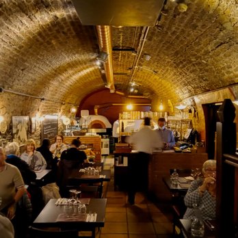 Al Vesuvio Pizzeria - The dining room is in an 18th Century wine cellar. - Pizza Near Me - Temple Bar, D Al Vesuvio Pizzeria - The dining room is in an 18th Century wine cellar. - Pizza Near Me - Temple Bar, D