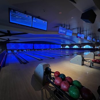 Lucky Strike Fenway - Bowling lanes - Bowling Near Me - Boston, Massachusetts