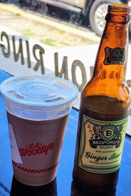 Lil Woody's by null