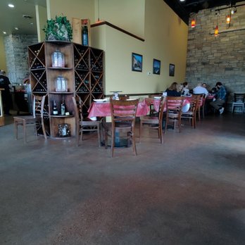 Aviva Brick Oven - Seating area - Pizza Near Me - Warrendale, Pennsylvania