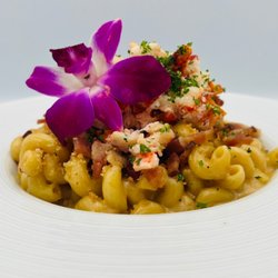 Windrose Marker 26 Lakeside Dining - Fontina Cheese Sauce, Claw Meat, Cavatappi Pasta, Bacon Lardons and Panko Bread Crumbs