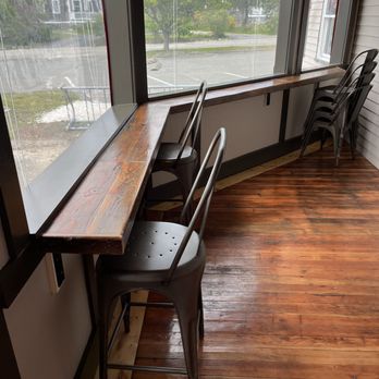 Dukes Beach House - Wine Bars Near Me - Marshfield, Massachusetts