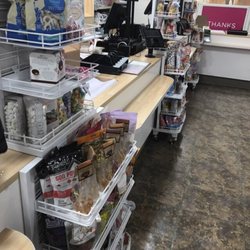 HomeGoods - Notice the manager closed off registered 10-15 min before 9:30 rather helping last few customers . Poor service
