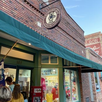 Cinnamon Bear Country Stores - Ice Cream & Frozen Yogurt Near Me - Fernandina Beach, Florida Cinnamon Bear Country Stores - Ice Cream & Frozen Yogurt Near Me - Fernandina Beach, Florida