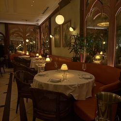 Sunny's Steakhouse - Vibes