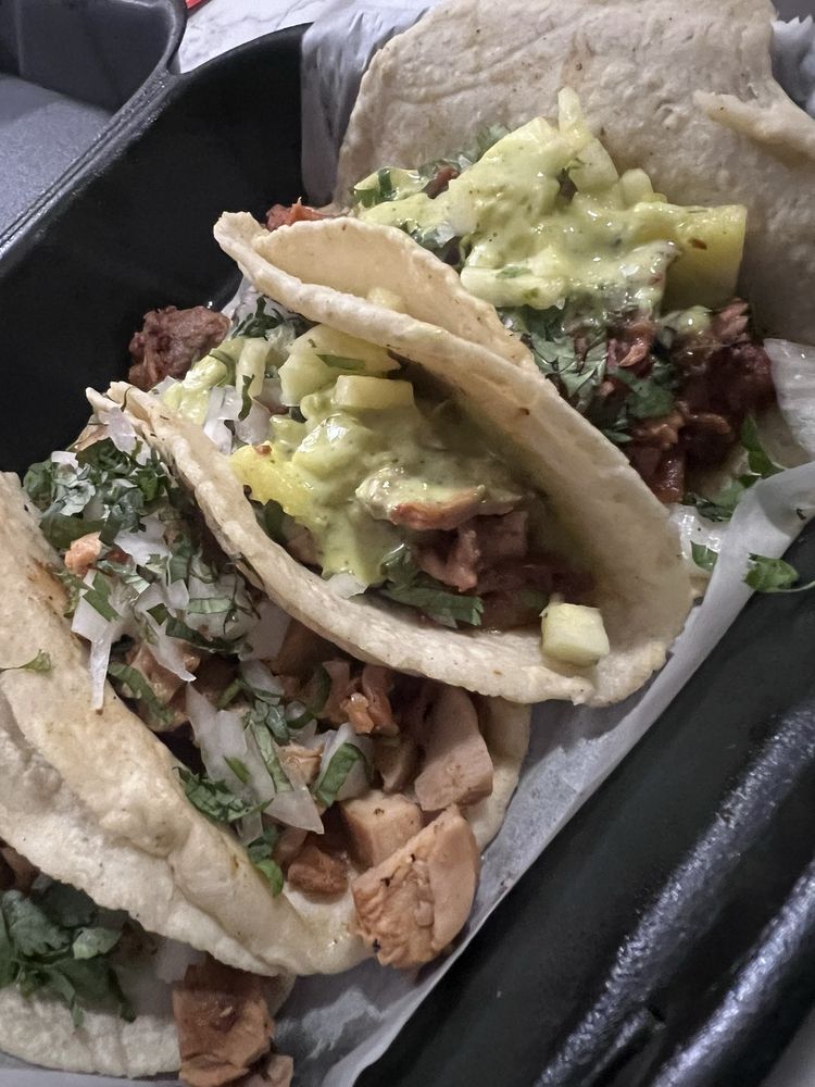 Las Cuatas Tacos and Birria - Photo 3