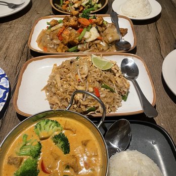 Ocha Thai Kitchen & Cafe - Cafes Near Me - Centreville, Virginia