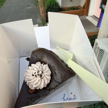 Kemi Dessert Bar - Black sesame mochi cheesecake - Desserts Near Me - Seattle, Washington