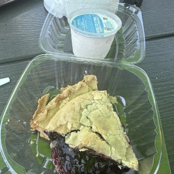 Lunch On The Wharf - Blueberry pie with ice cream - Seafood Near Me - Corea, Maine