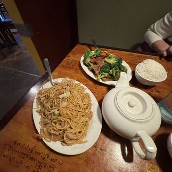 Water Moon - Pork Chow Mein Dinner B2. Beef with Broccoli Dinner - Asian Fusion Near Me - Draper, Utah