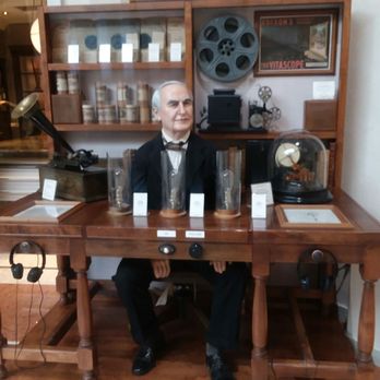Abt - Benjamin Franklin display - Electronics Near Me - Glenview, Illinois Abt - Benjamin Franklin display - Electronics Near Me - Glenview, Illinois