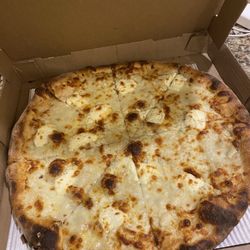 Pizzeria Lucci - White pie