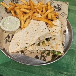 Dillas Quesadillas - Dilla with chicken, green peppers, and mushrooms.