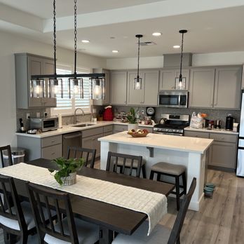 Kmoney’s Electric - Pendant lights in kitchen - Electricians Near Me Kmoney’s Electric - Pendant lights in kitchen - Electricians Near Me