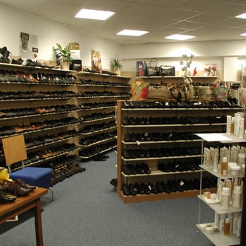 Schuhhaus Frömer - .. ein Tel Damen- und Herrenschuhe - Shoe Stores Near Me - Bargteheide, SH