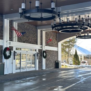 North Conway Grand Hotel - Front entrance - Hotels Near Me - North Conway, New Hampshire North Conway Grand Hotel - Front entrance - Hotels Near Me - North Conway, New Hampshire
