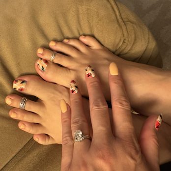 Golden Nails - Vicky's amazing nail design and Tan's perfect dip powder service - Nail Salons Near Me - Castro Valley, California