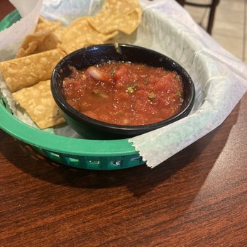 Lallos Bar & Grill - Complementary chips & salsa - Mexican Near Me - Channahon, Illinois