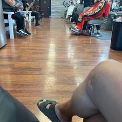 Supreme Fades Barbershop - Barber shop view from the entrance couch.