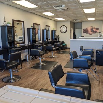 Blended Beauty Salon - Client seating and consultation - Hair Stylists Near Me - Encinitas, California Blended Beauty Salon - Client seating and consultation - Hair Stylists Near Me - Encinitas, California