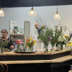 The Fertile Market - Build your own bouquet flower bar