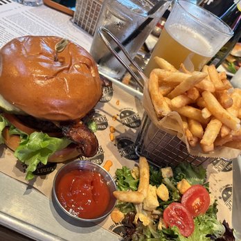 Draft Republic Carlsbad - Hamburger with the suggested upgrade - Comfort Food Near Me - Carlsbad, California Draft Republic Carlsbad - Hamburger with the suggested upgrade - Comfort Food Near Me - Carlsbad, California