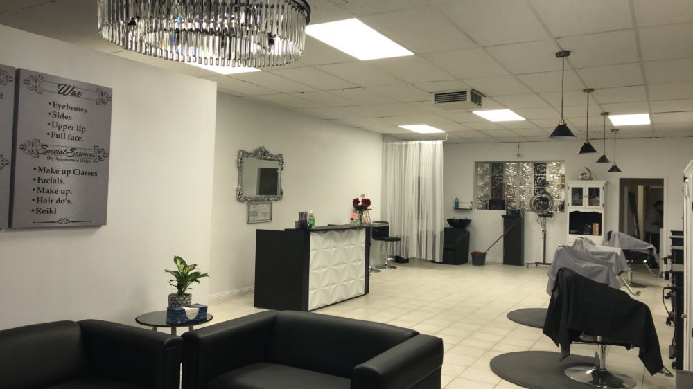 Jmoz Barber & Beauty Salon Logo