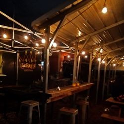 Leroy's Familiar Vittles - Lots of covered seating in the area between Leroy's cart and the Landmark Saloon building