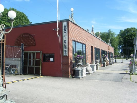 Aardvark Antiques by null