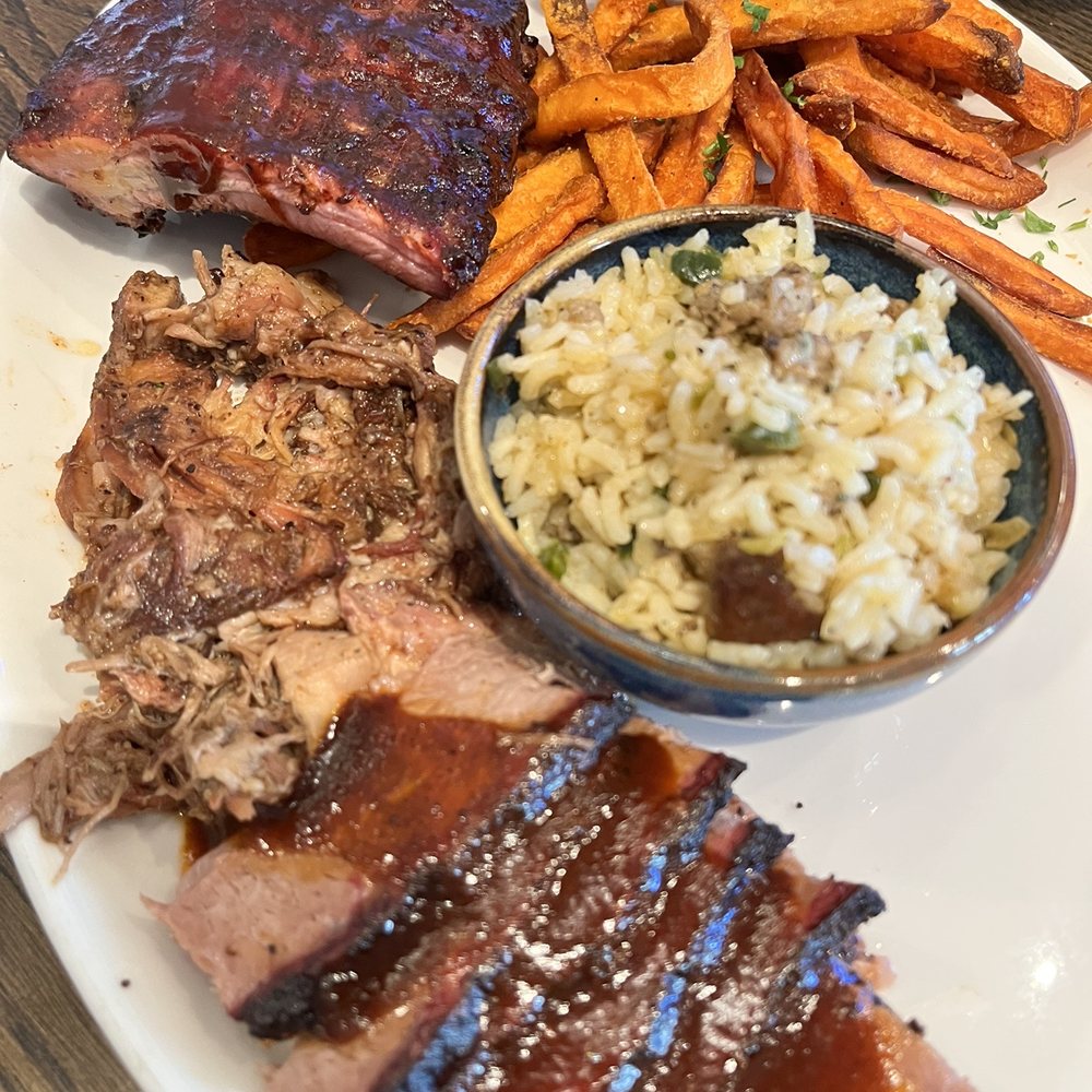 Gus's BBQ - Combo with Two Sides - Barbeque Near Me - Porter Ranch, California