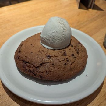 True Food Kitchen - Cookie and vegan ice cream - New American Near Me - Denver, Colorado True Food Kitchen - Cookie and vegan ice cream - New American Near Me - Denver, Colorado