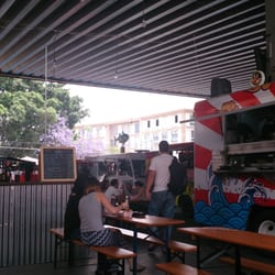 Food Truck Park - Demasiado calor por el techo de lamina