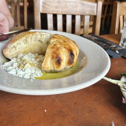 Tappi - Pillow bread with honey and chèvre
