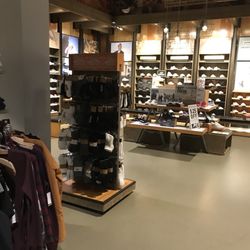 vans crabtree valley mall