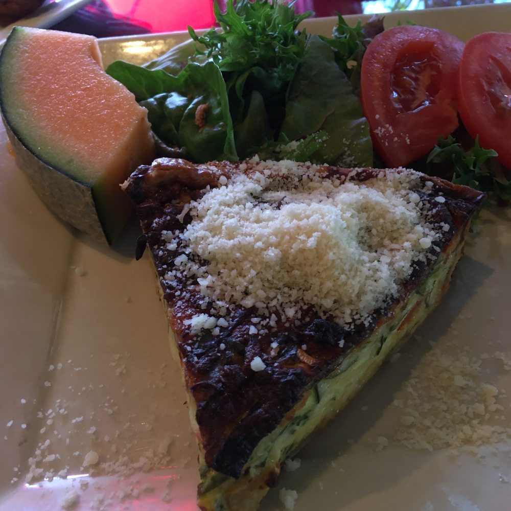 Belle & Maxwell's American /Italian restaurant - Quiche - Bars Near Me - West Palm Beach, Florida