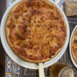 Pizzeria La Dolce Vita - Pizza Margarita with extra garlic