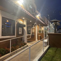 De Luca's Restaurant - Parking area