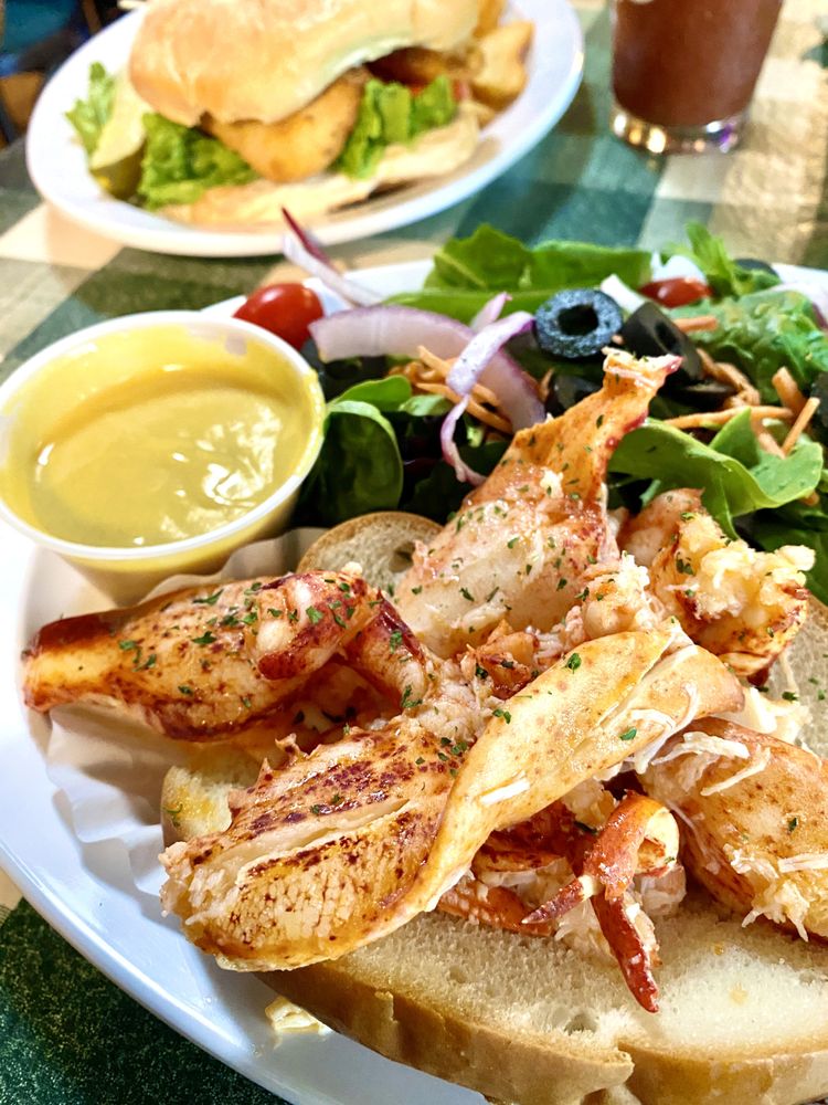 Social spots from 7 Seas Restaurant and Pub