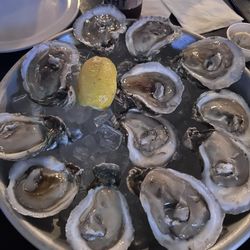 Monk's Steamer Bar - Dozen Raw Oysters