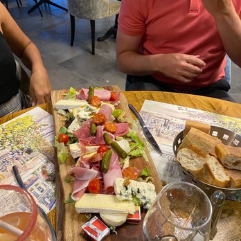 Le Cocodile - French Near Me - Nice, 06