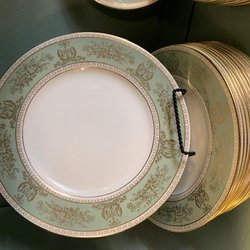 Surrey Consignment Shop - China