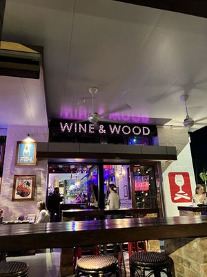 Wine & Wood by null